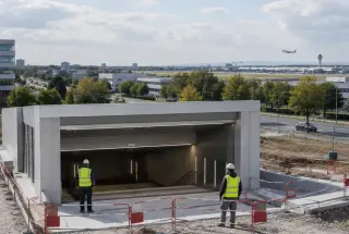 Chantier réaliste d’une future station de métro près d’un aéroport dans le nord-est parisien